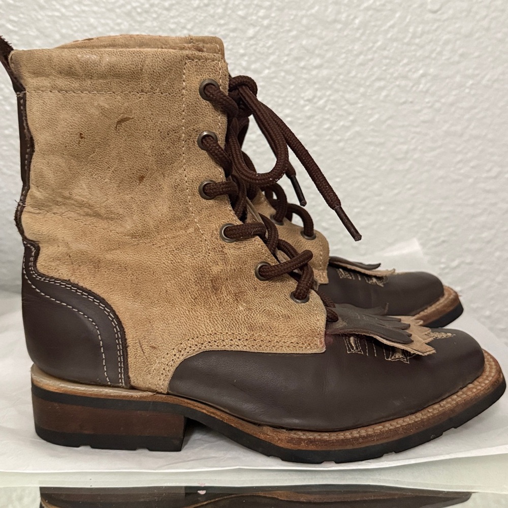 Woman’s Lace up Western boots - Picture 3 of 6